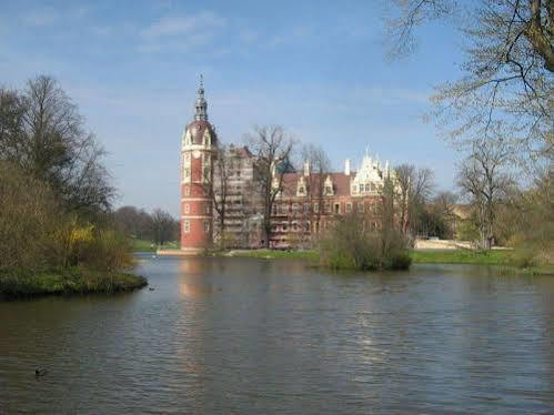 Am Schlossbrunnen Bad Muskau Exteriör bild